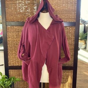 XCVI med burgandy cardigan style hoodie